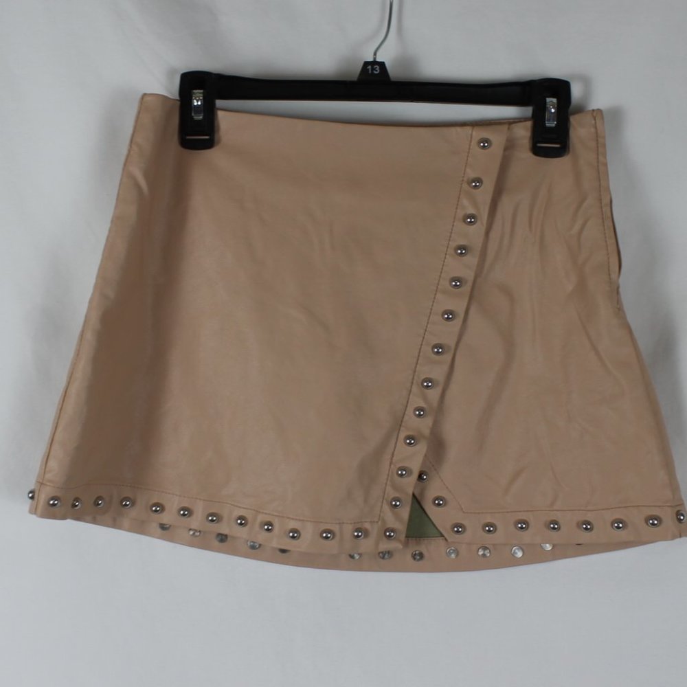 FOREVER 21 Mini Skirt Skort Woman Size Small Peach Faux Leather Silver Studded